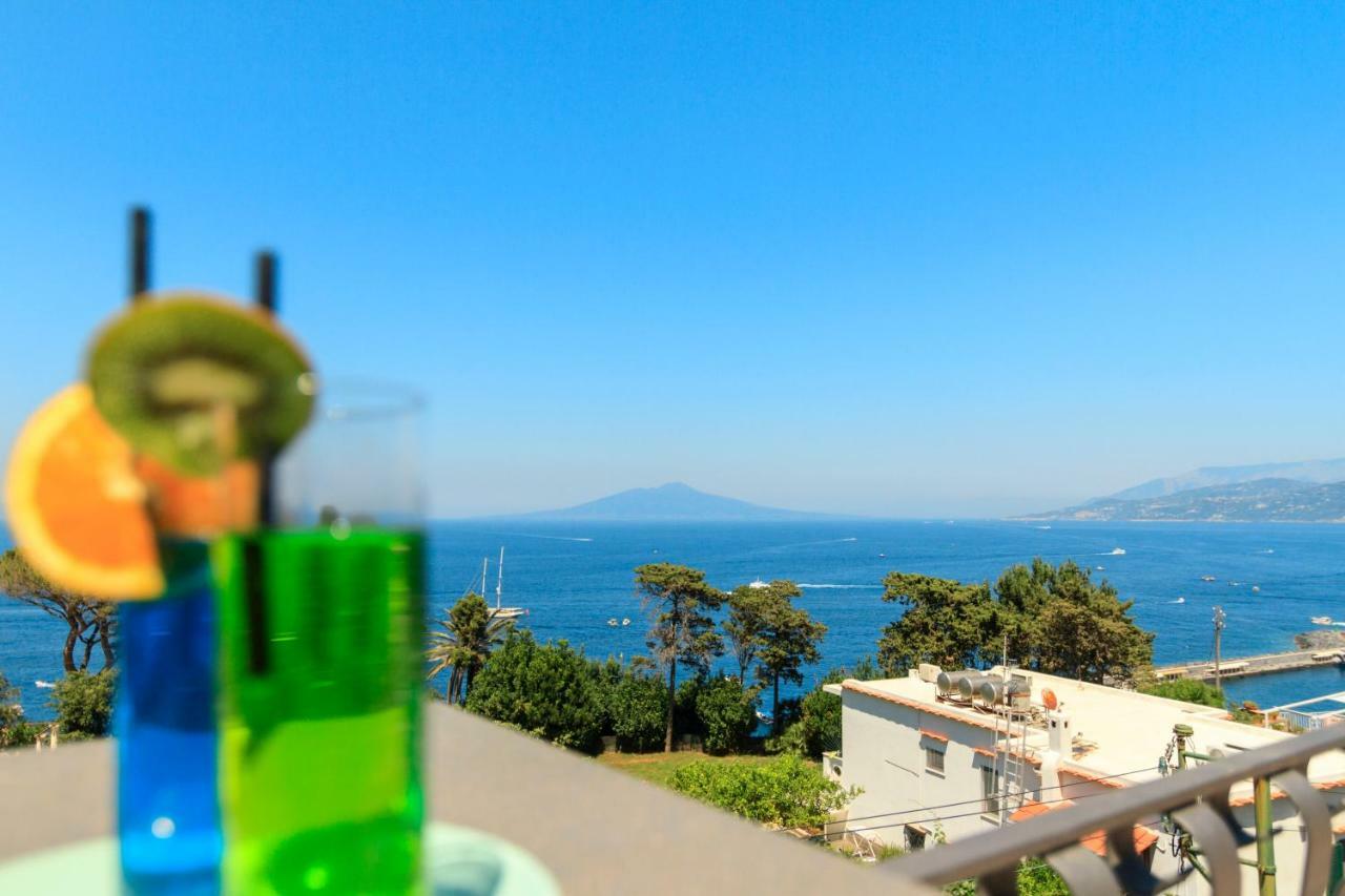 Aquamarine Relaxing Capri Suites Buitenkant foto